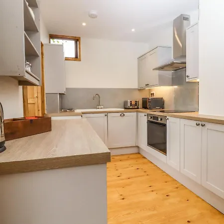 Отель 1 Chews *