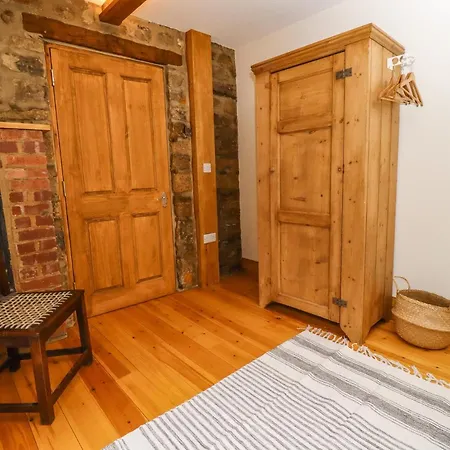 1 Chews Отель *